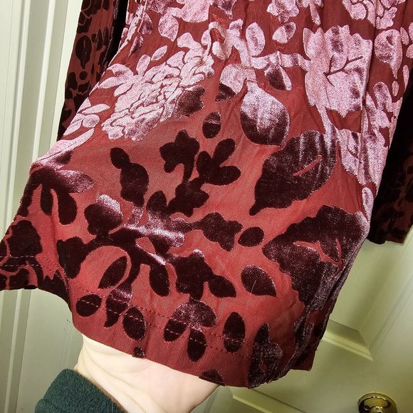 Apostrophe Woman Burgundy Red Velvet Burnout Top 20-22W Holiday Date Night - Picture 2 of 7